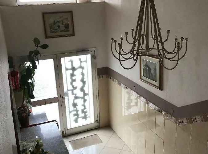 Apartotel Koeln 招待所 3*